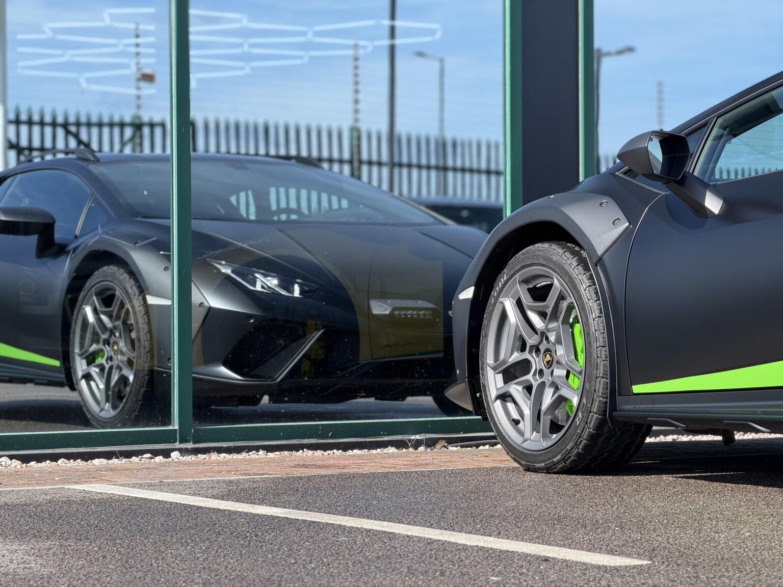 Lamborghini Huracan view 38