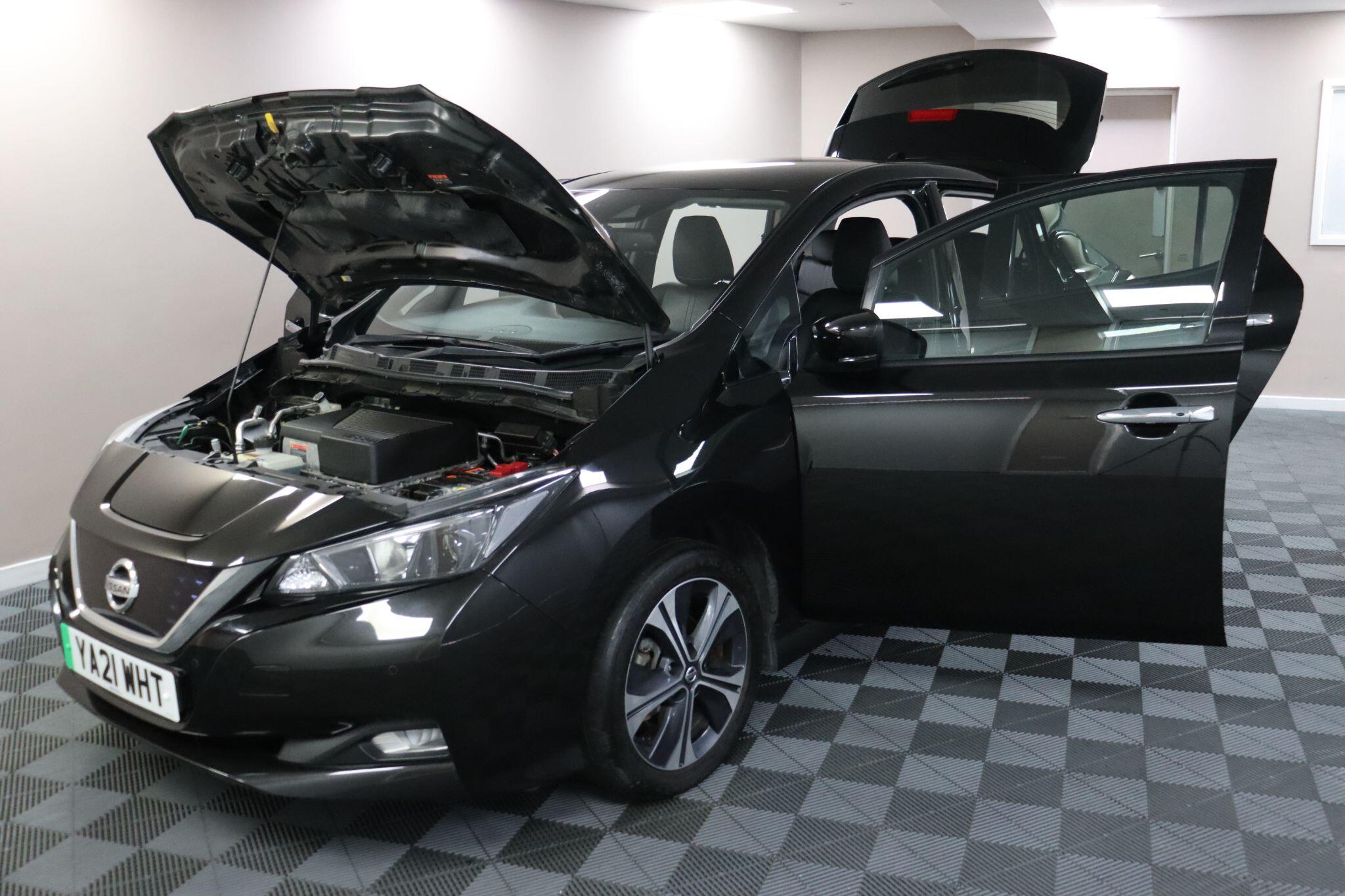 Nissan Leaf view 16