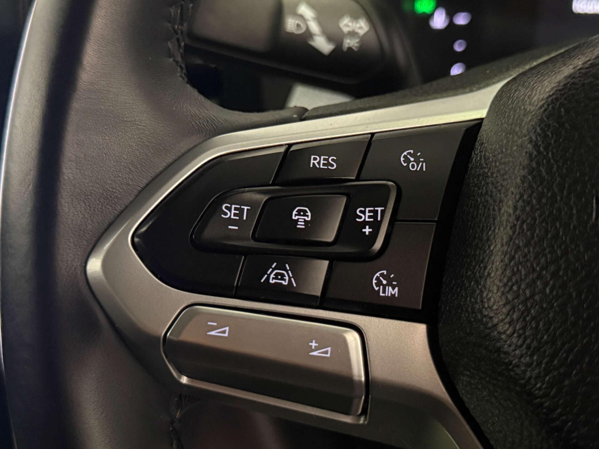 Volkswagen Amarok view 21