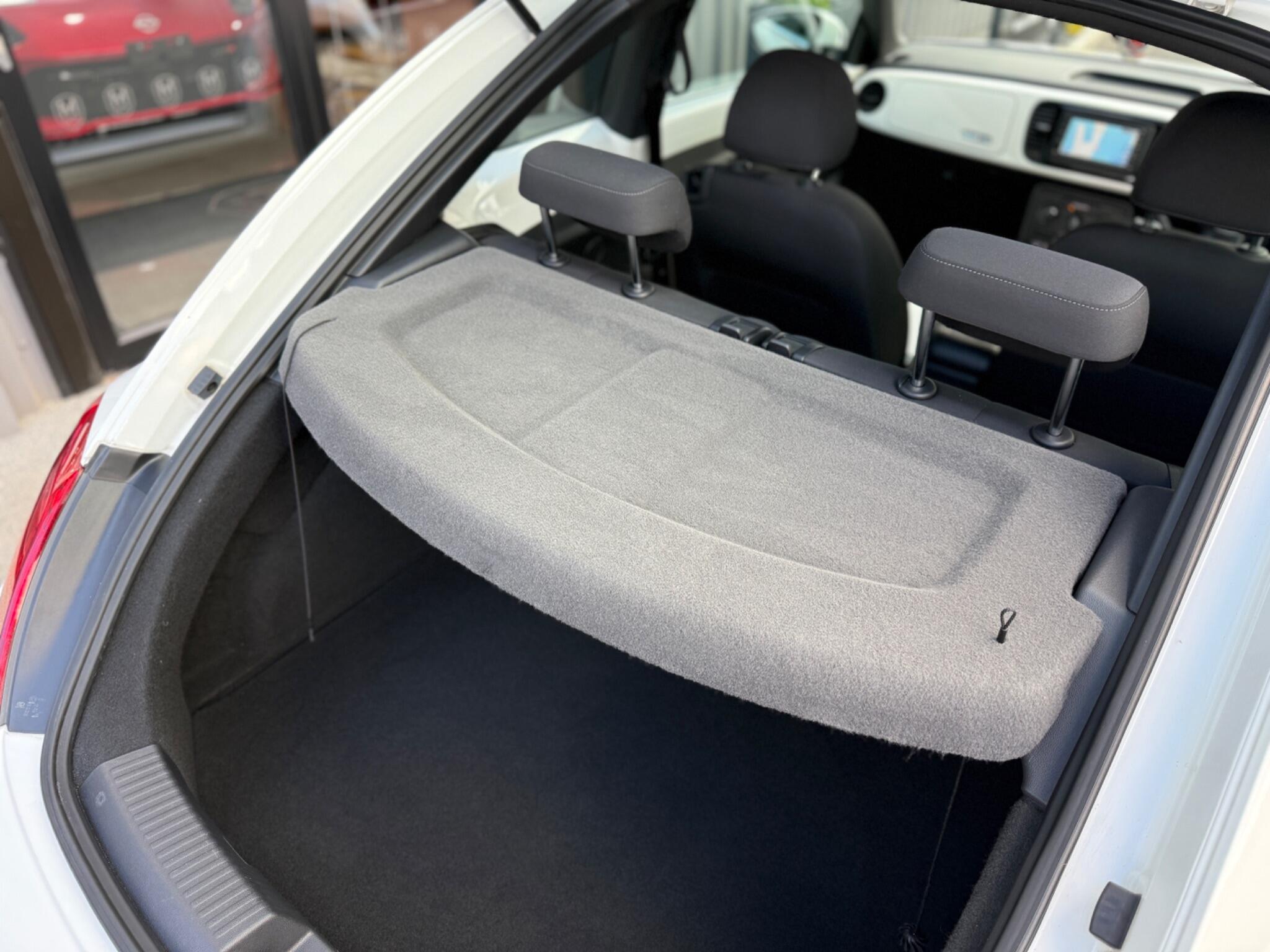 Volkswagen Beetle view 44