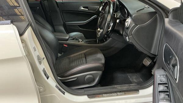 Mercedes-Benz CLA view 3