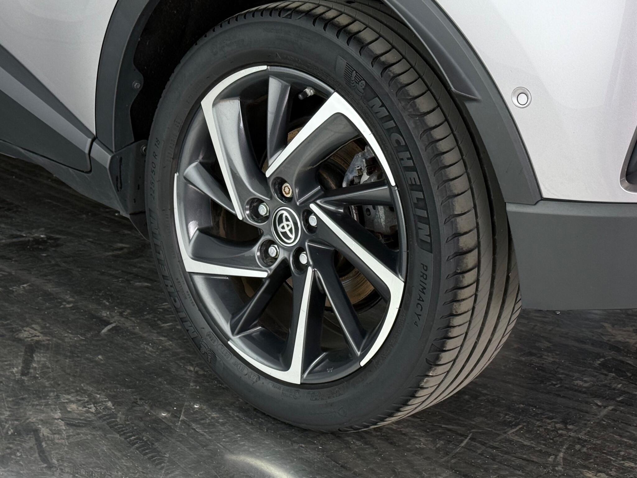 Toyota C-HR view 8