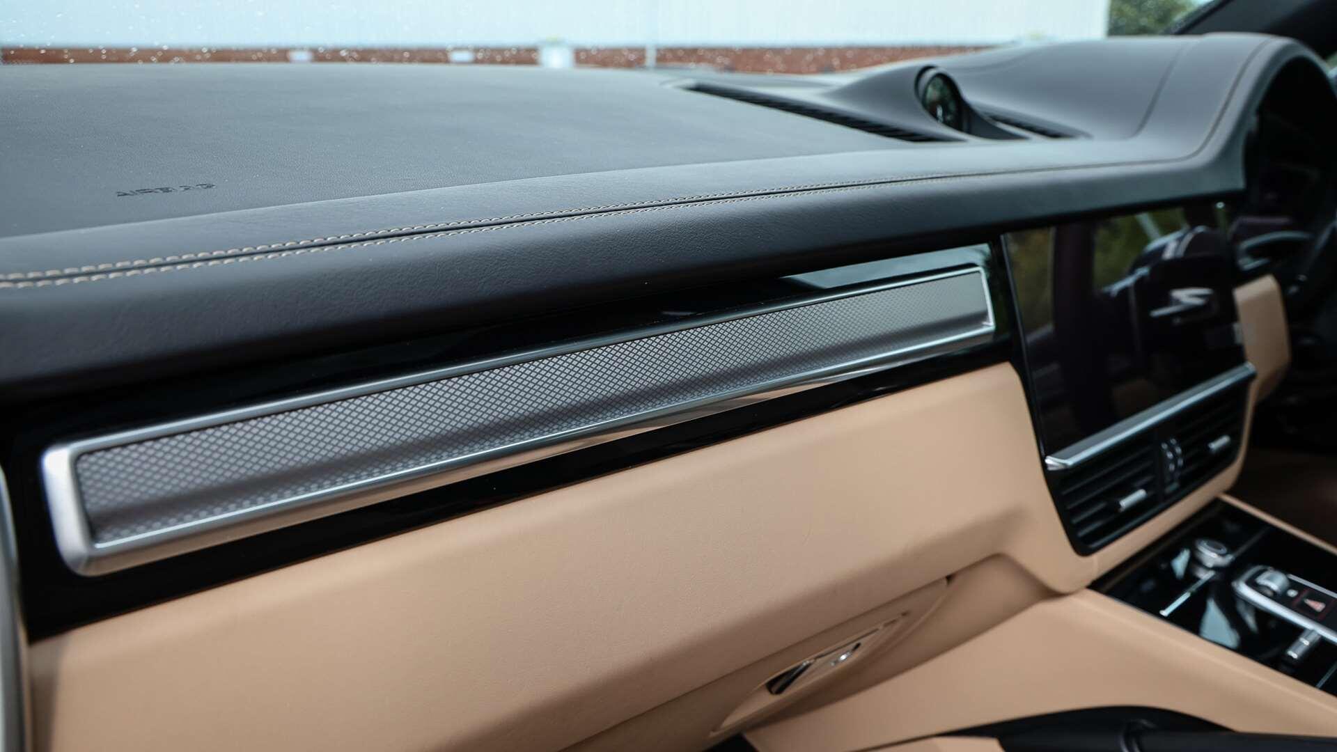 Porsche Cayenne view 30