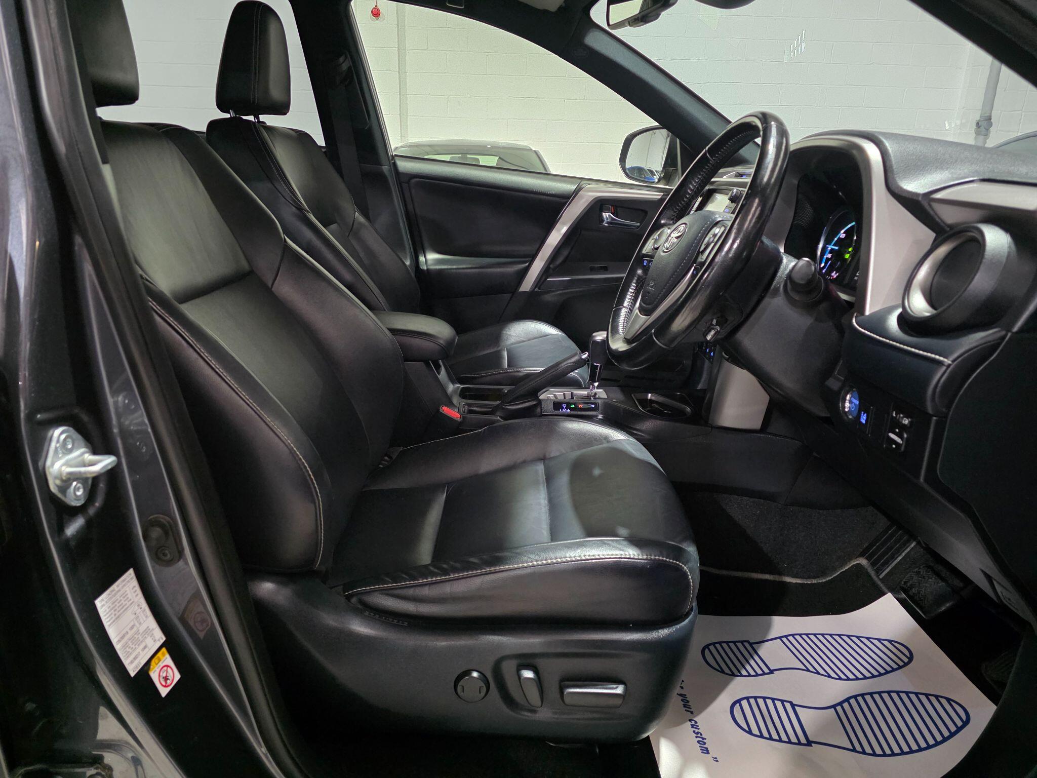 Toyota Rav4 view 6