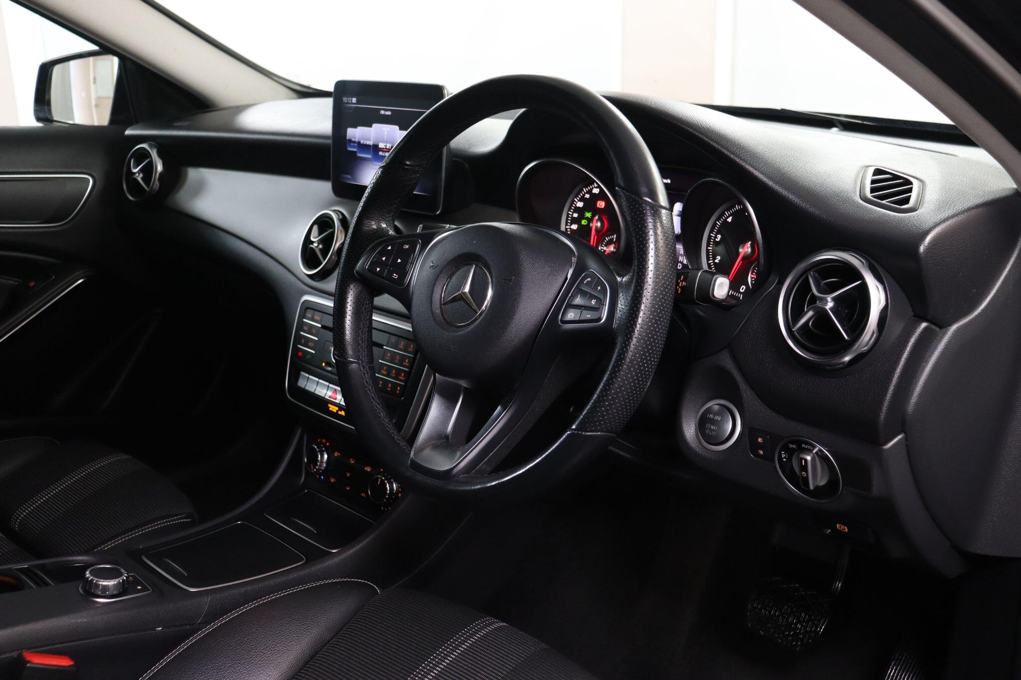 Mercedes-Benz Gla view 5