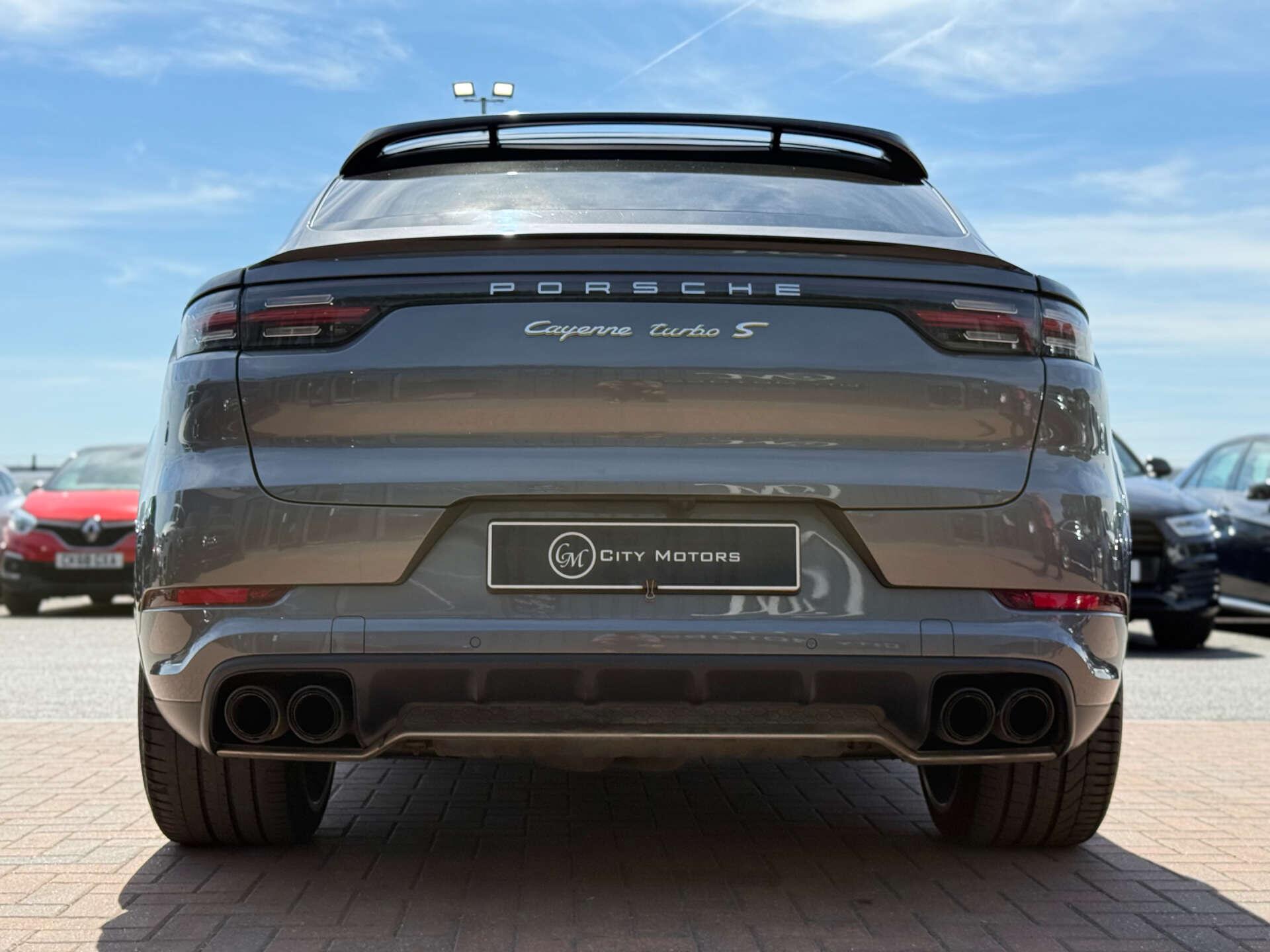 Porsche Cayenne view 25