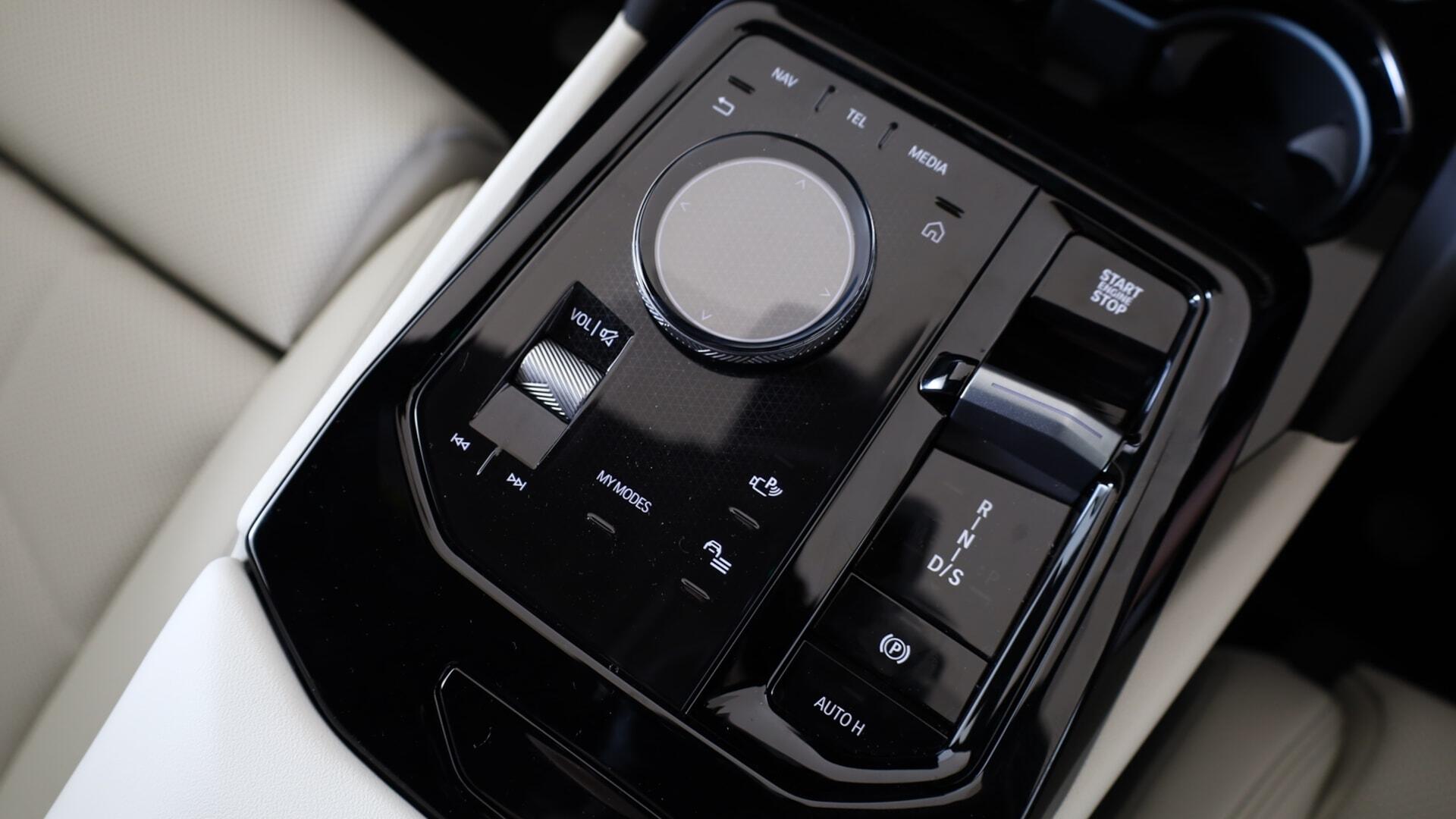 BMW 5 Series view 10