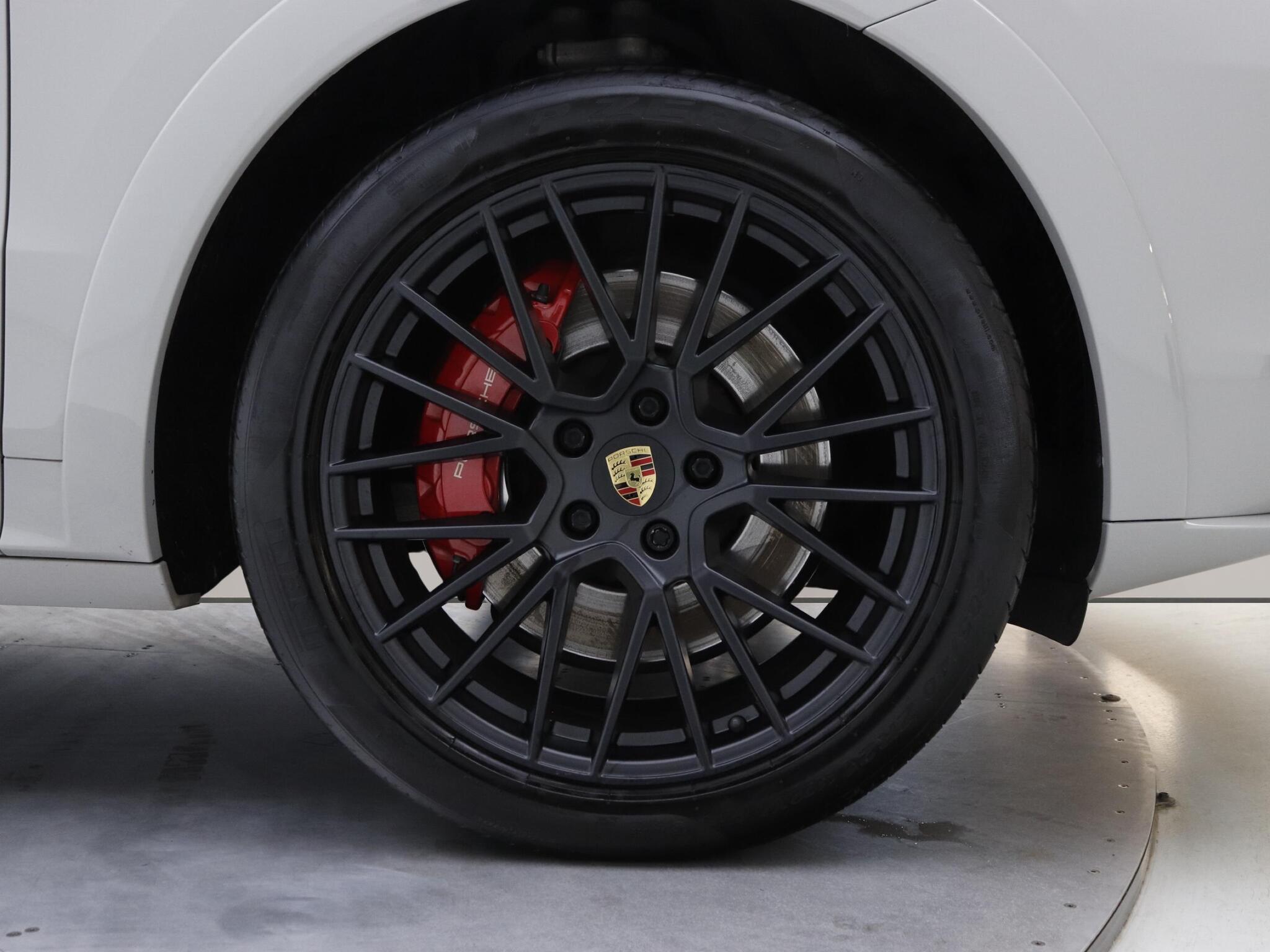 Porsche Cayenne view 8