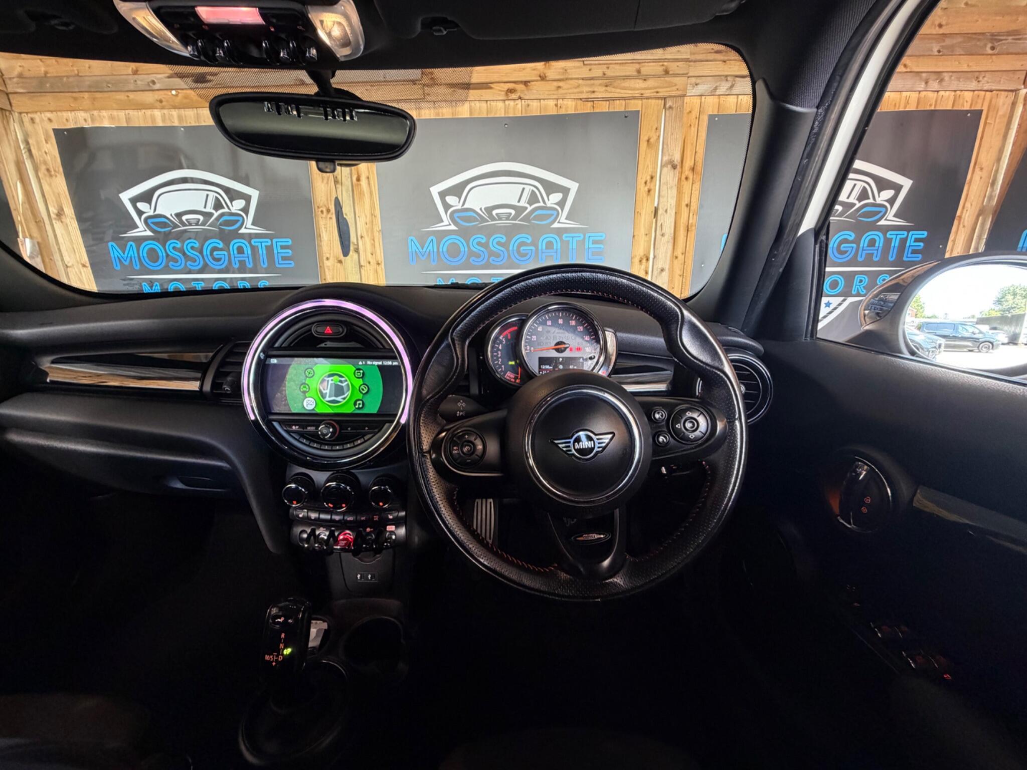 Mini Hatch view 21