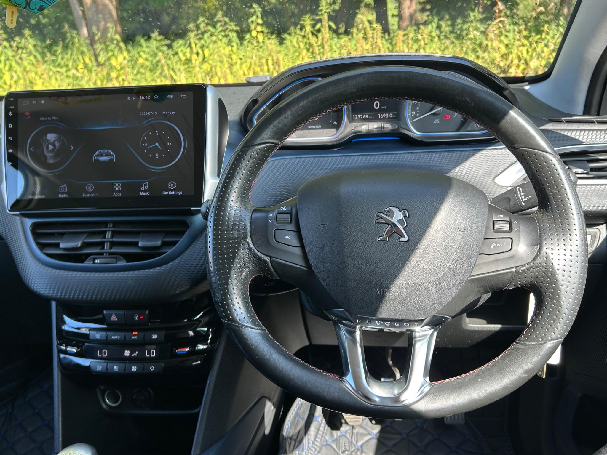 Peugeot 2008 view 48