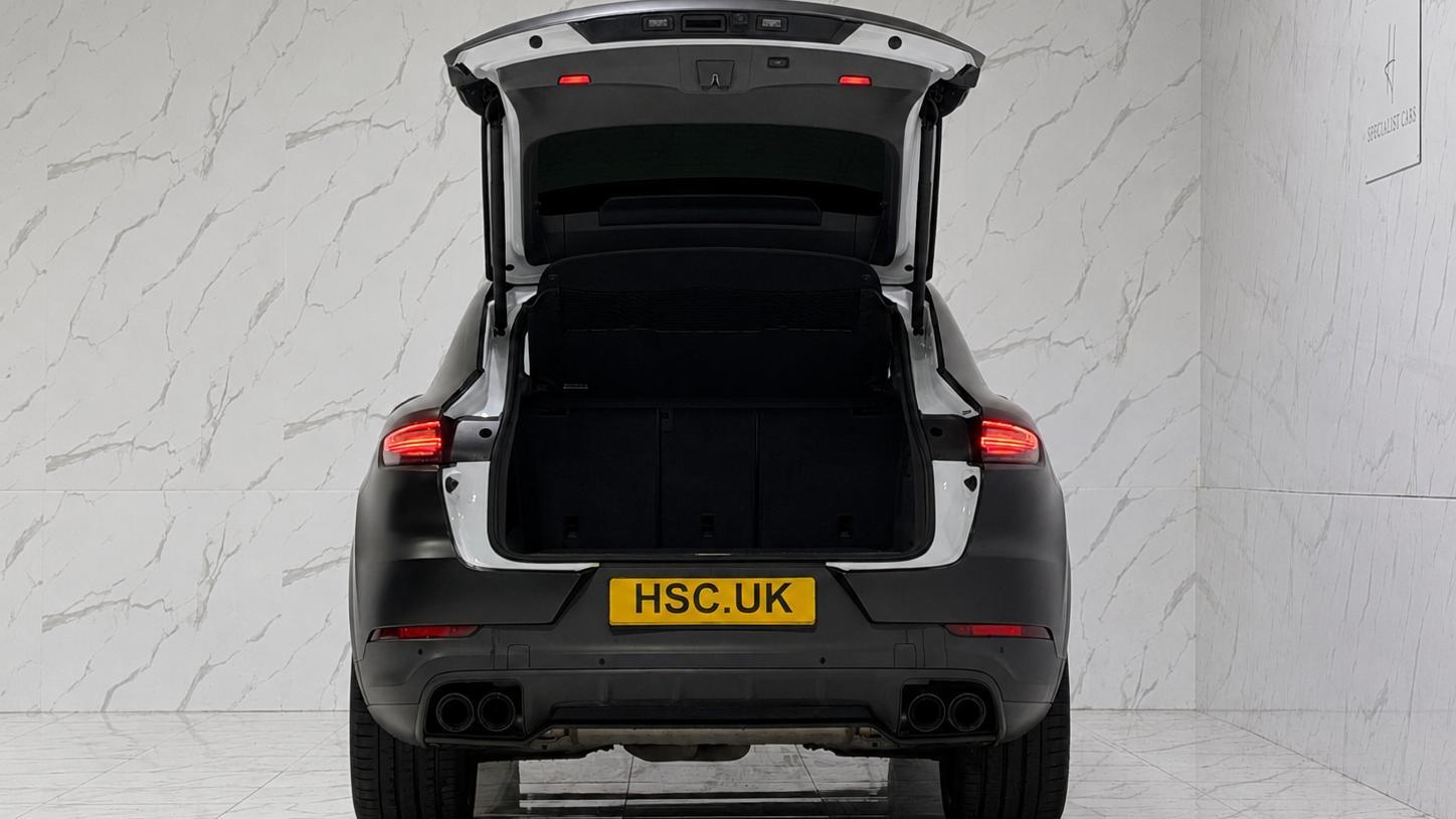 Porsche Cayenne view 52