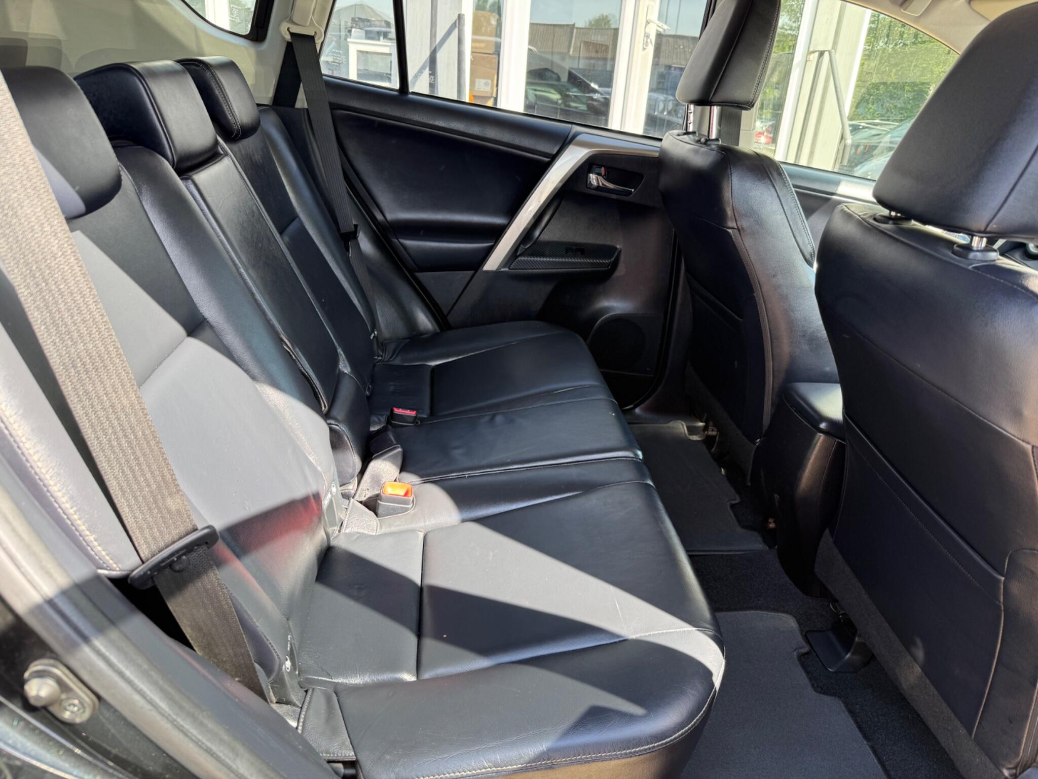 Toyota Rav4 view 11