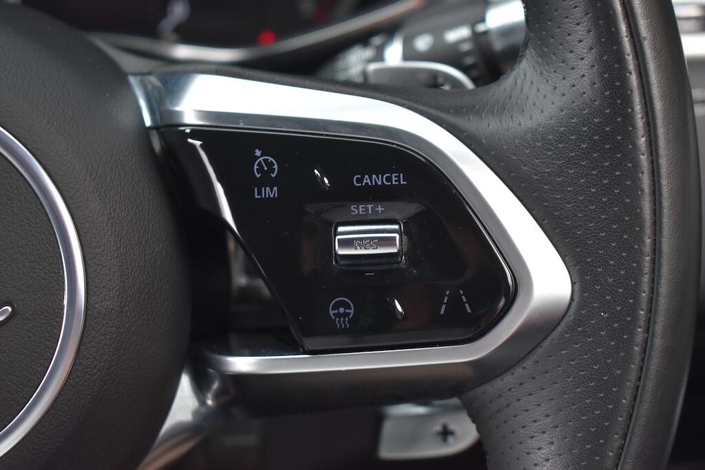 Jaguar F-Pace view 60