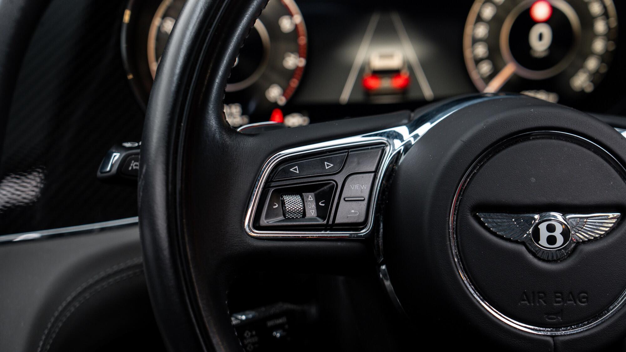 Bentley Bentayga view 34