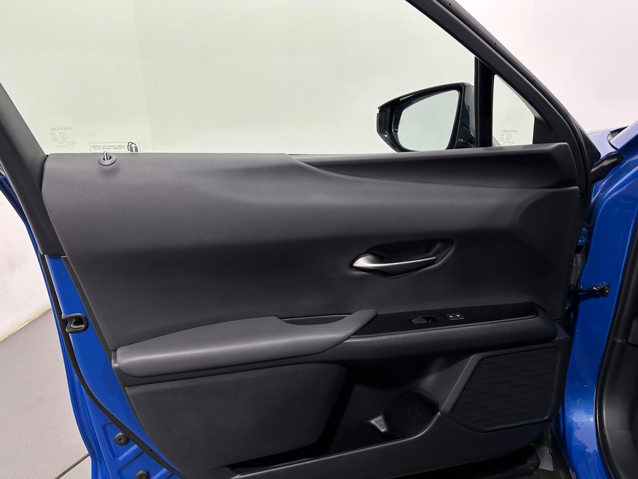 Lexus UX view 37