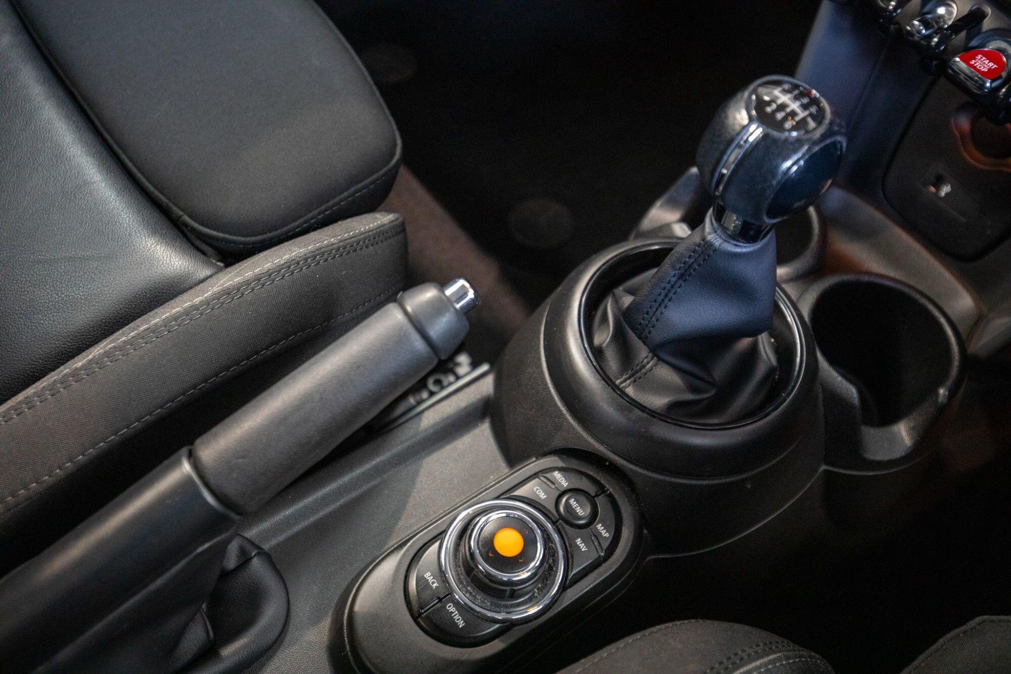 Mini Hatch view 22