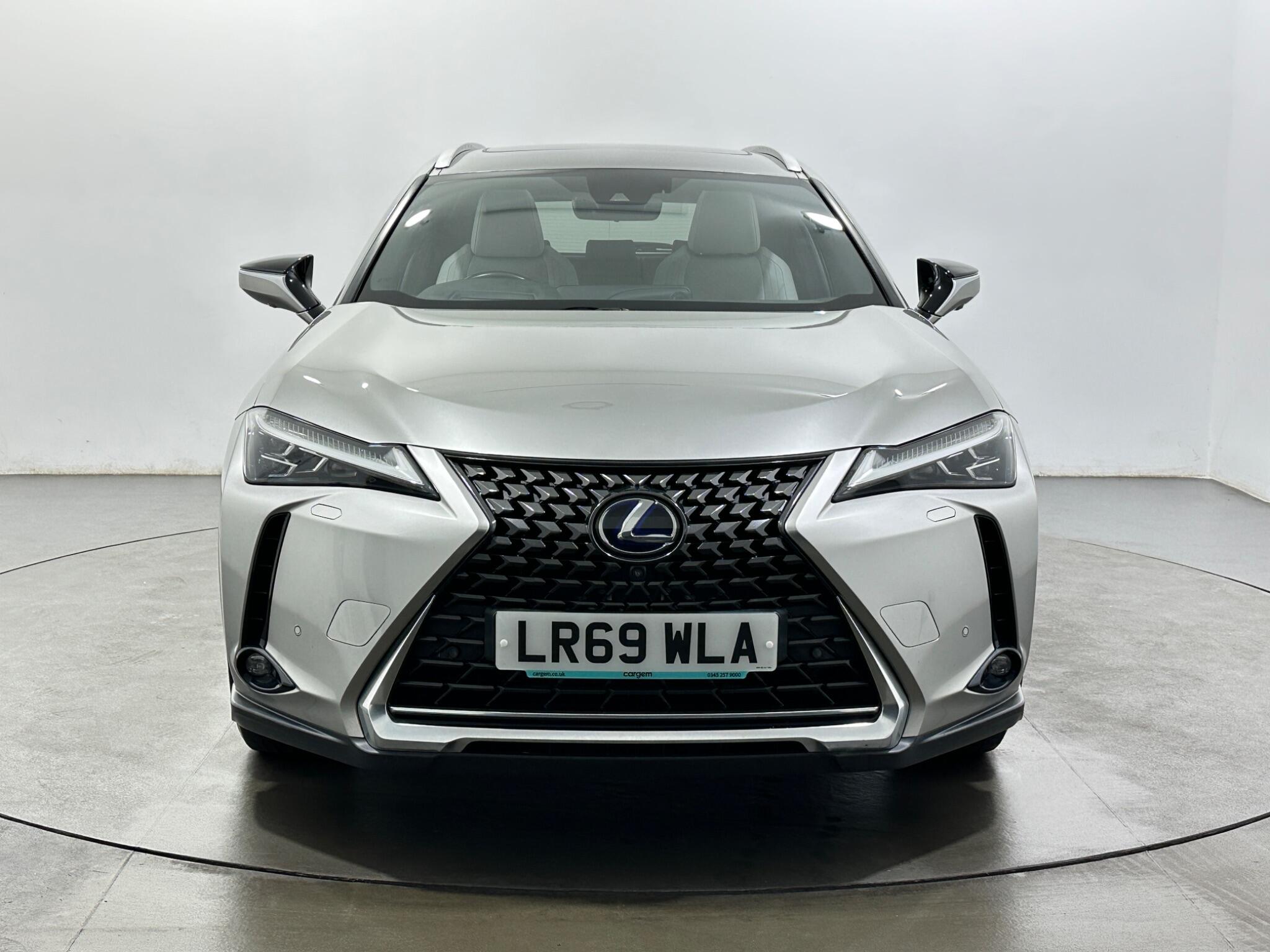 Lexus UX view 3
