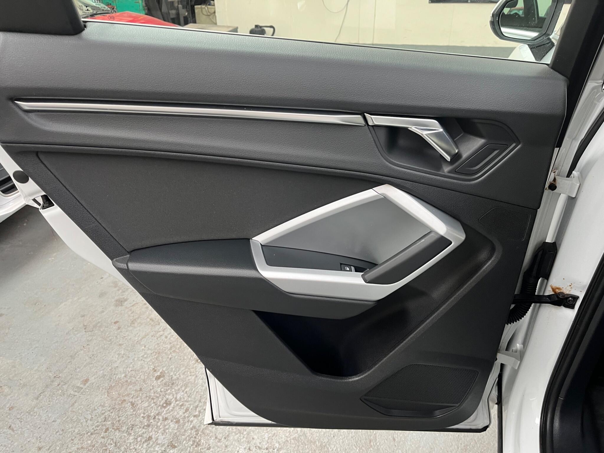 Audi Q3 view 39