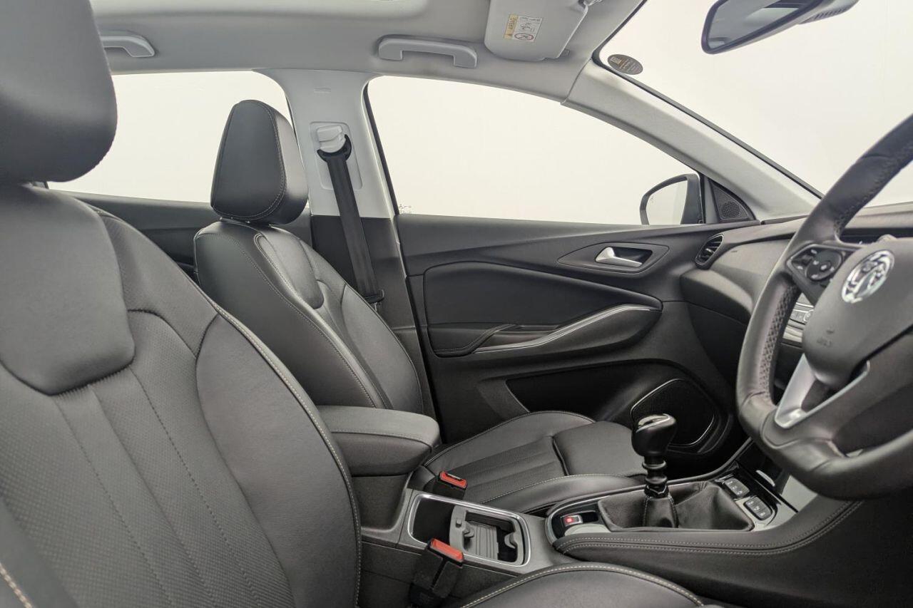 Vauxhall Grandland X view 3