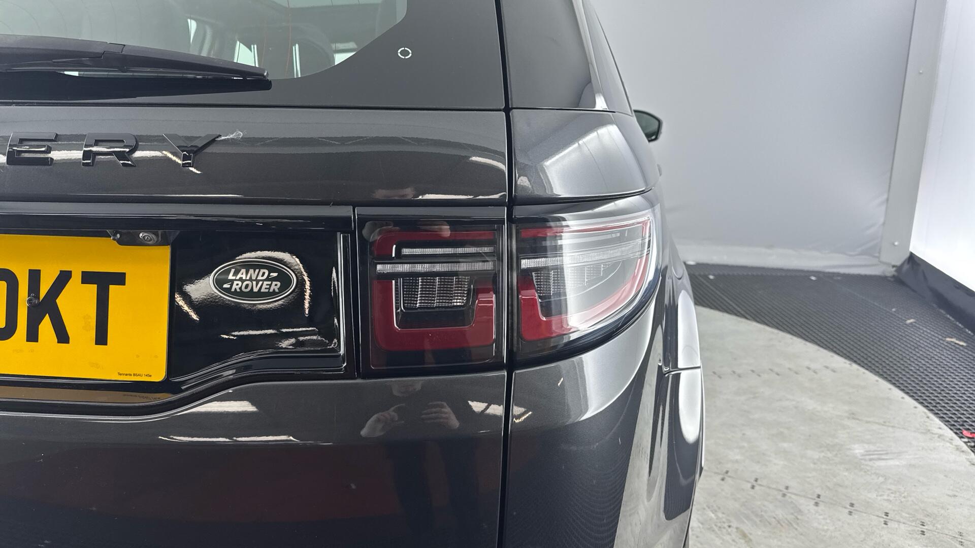 Land Rover Discovery Sport view 38