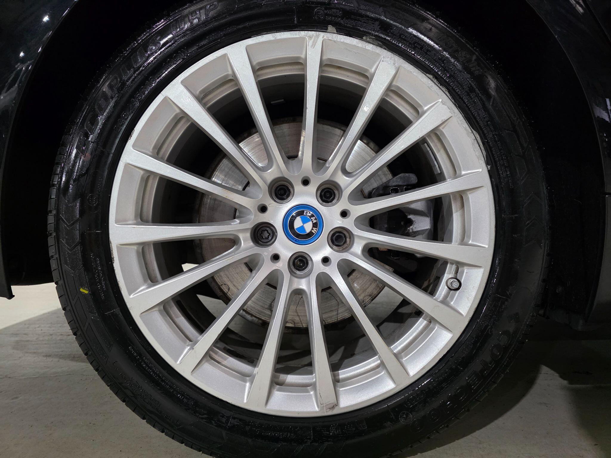BMW 5 Series view 34