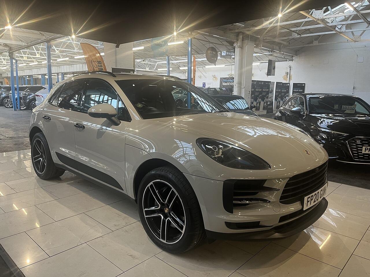 Porsche Macan view 10