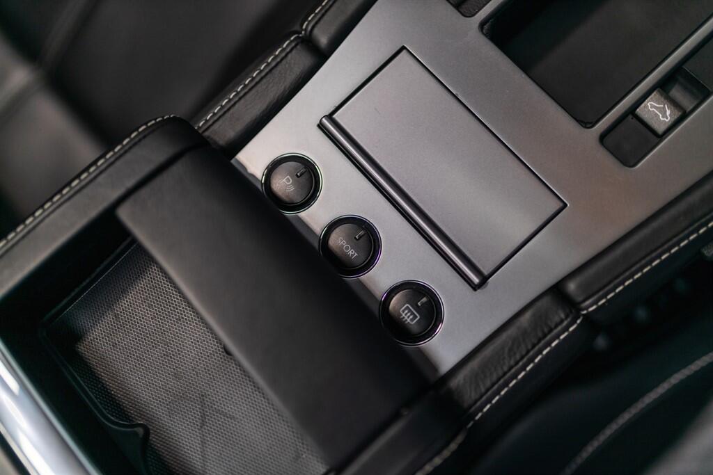 Aston Martin DB9 view 19