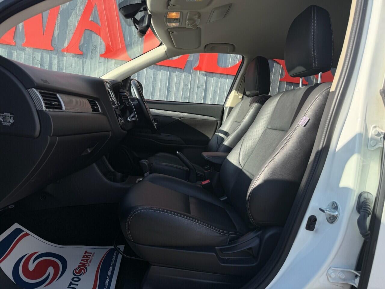 Mitsubishi Outlander view 19