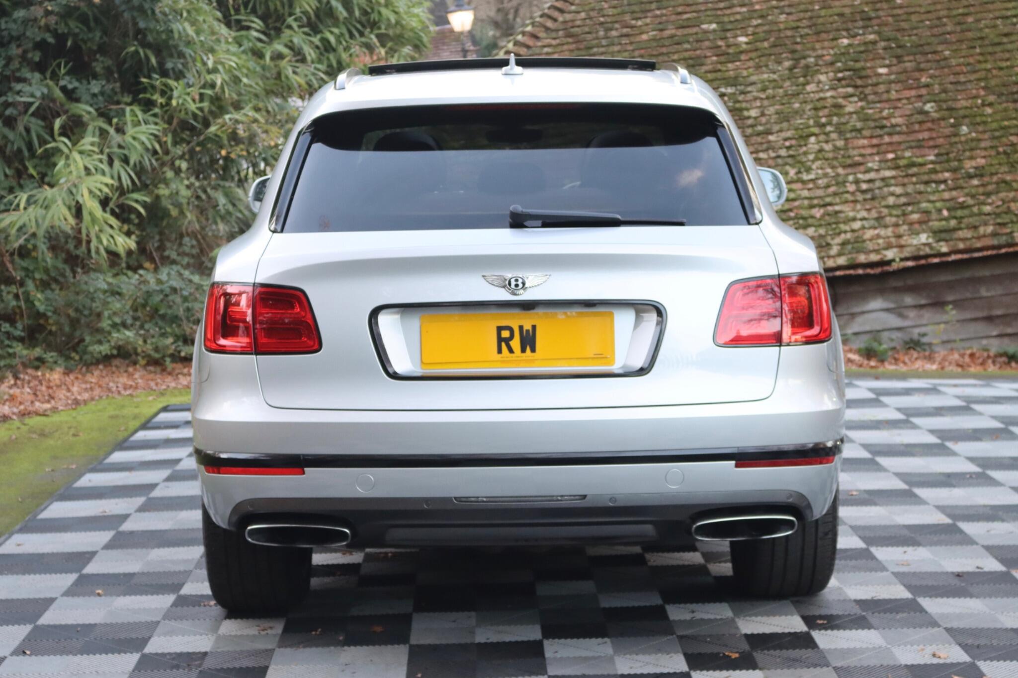 Bentley Bentayga view 44