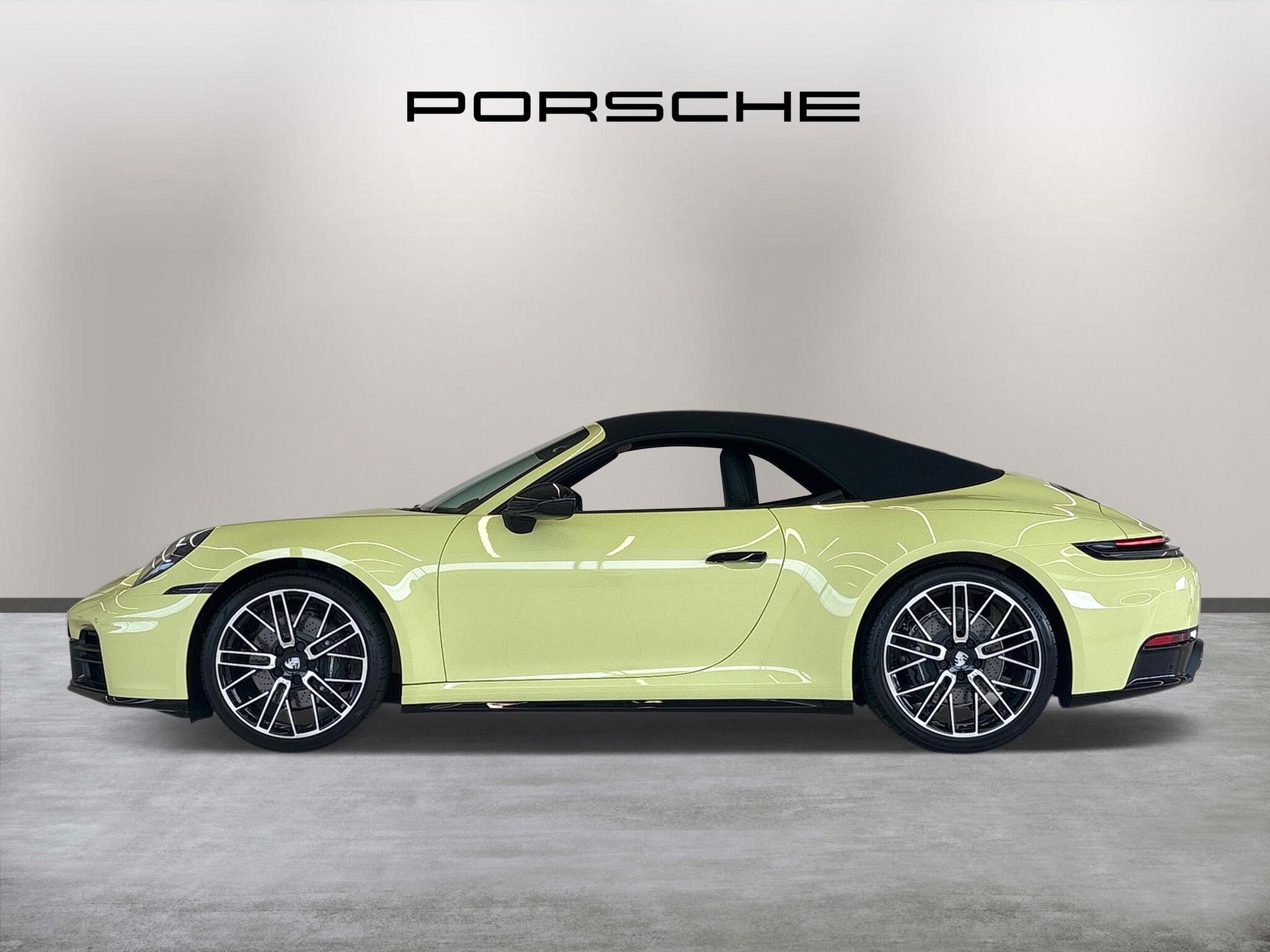 Porsche 911 view 6