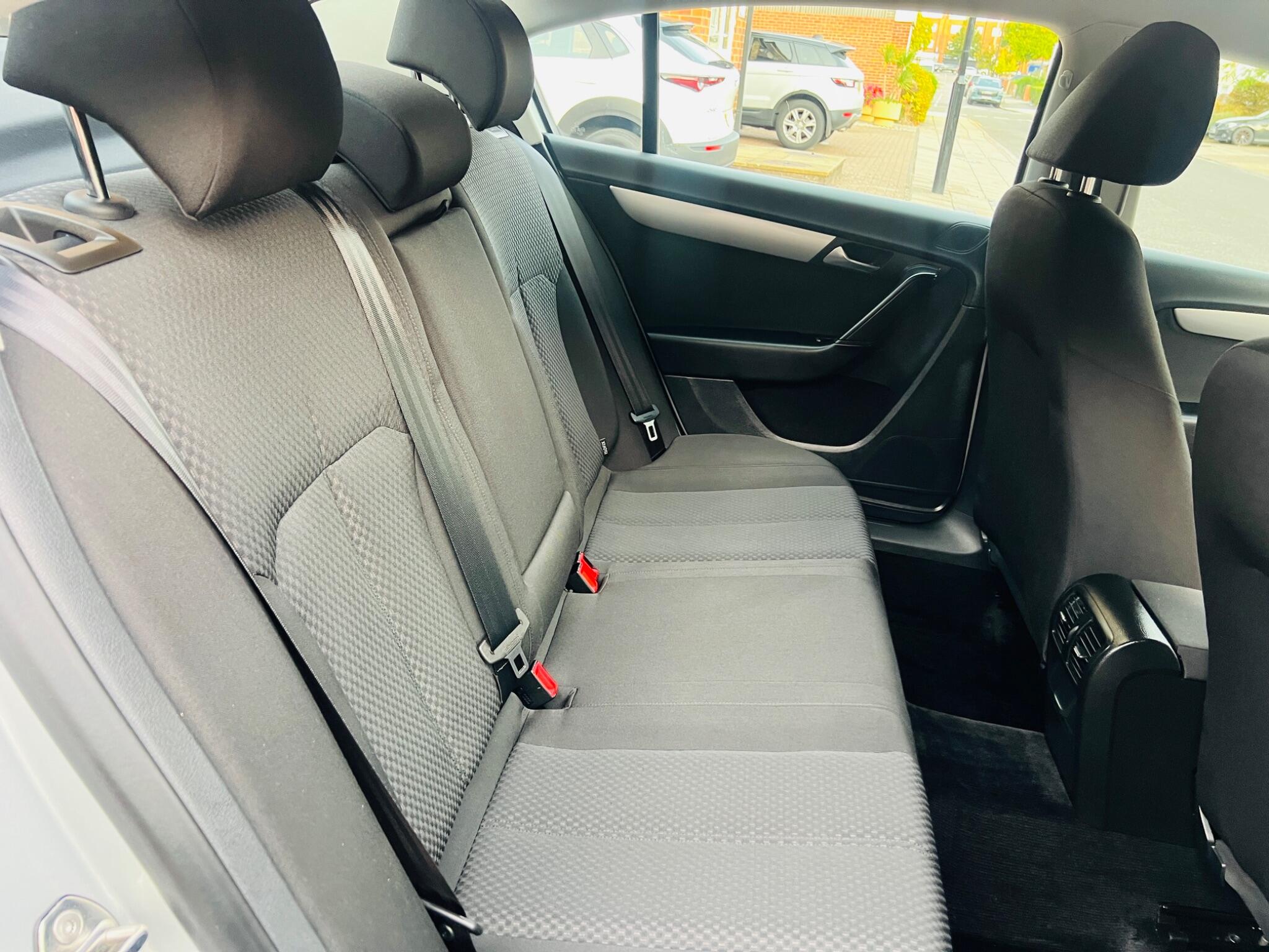 Volkswagen Passat view 48