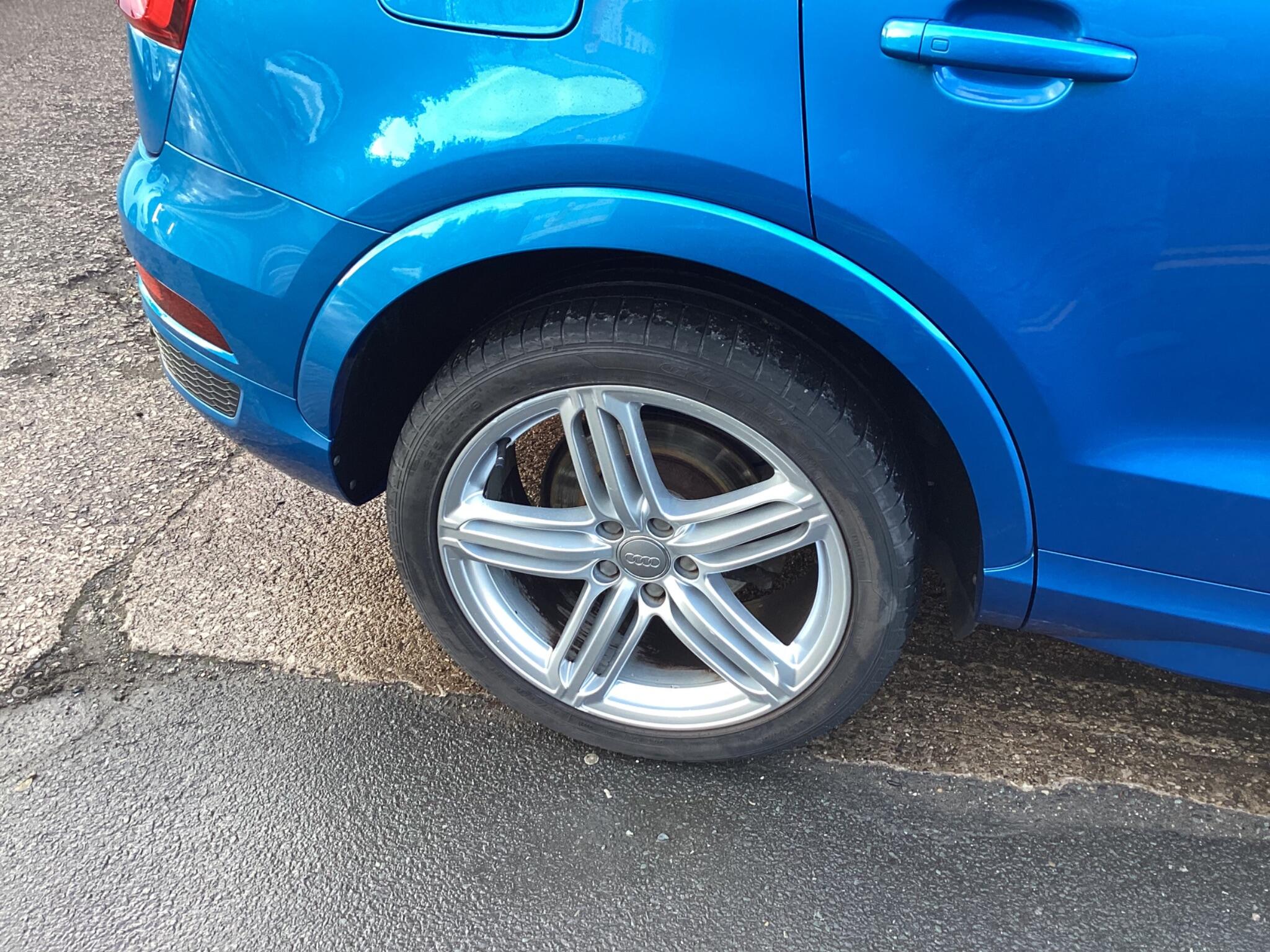 Audi Q3 view 24