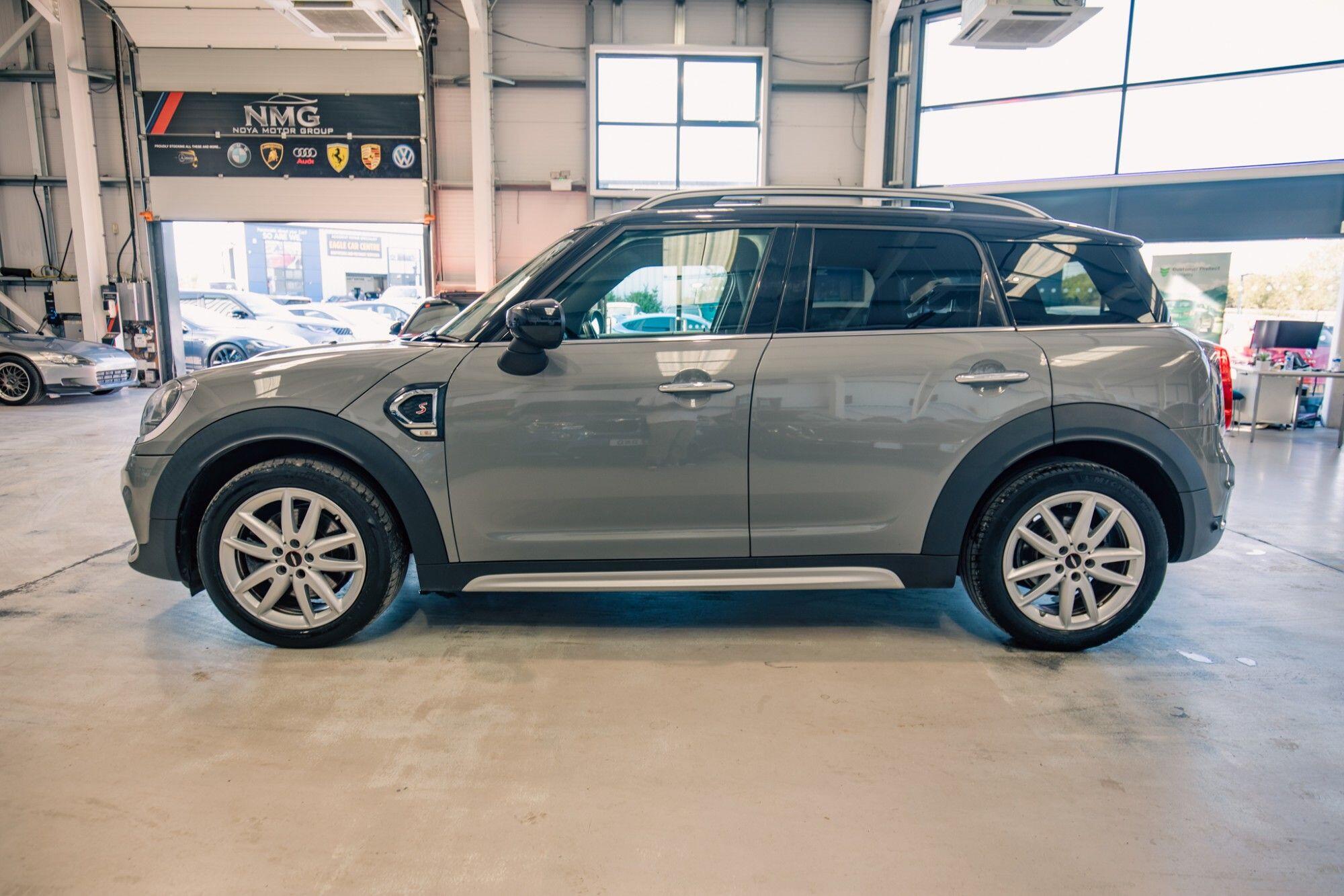 Mini Countryman view 26