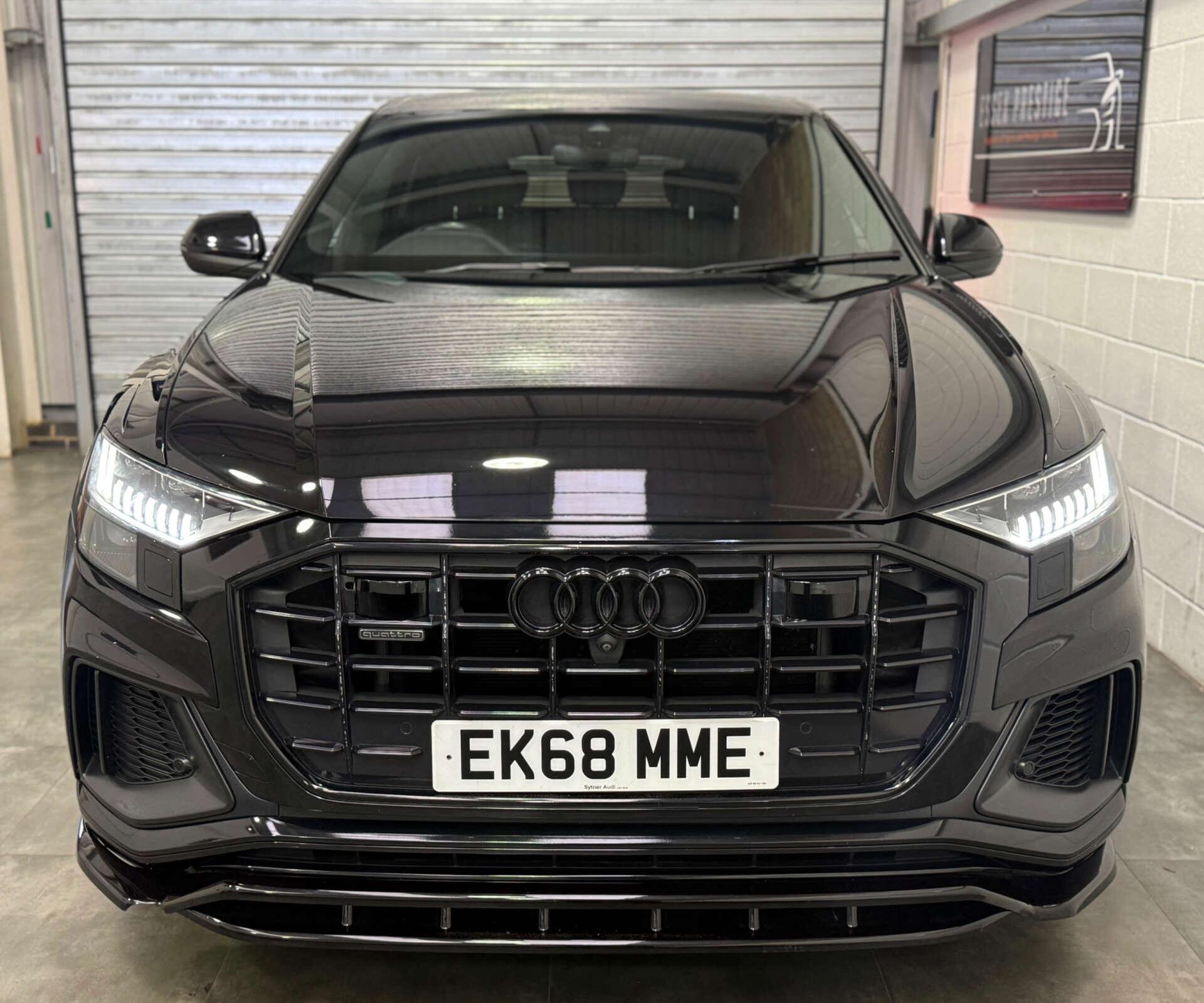 Audi Q8 view 2