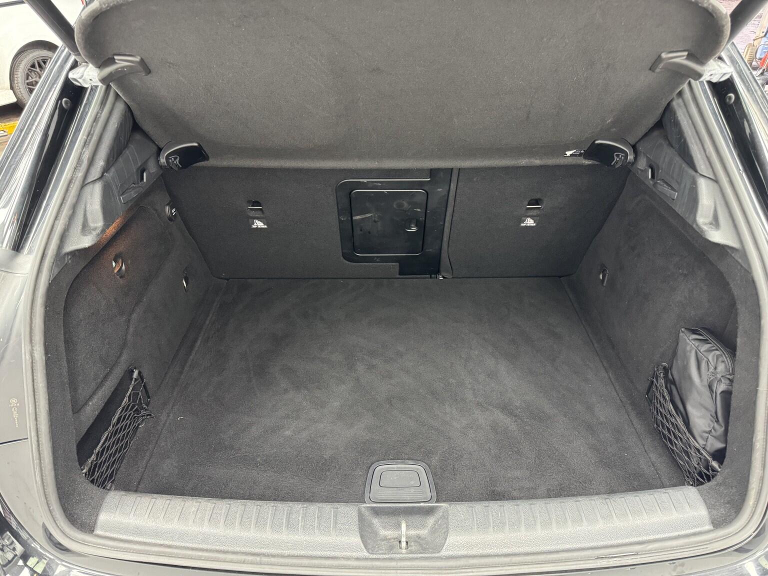 Mercedes-Benz GLA view 39