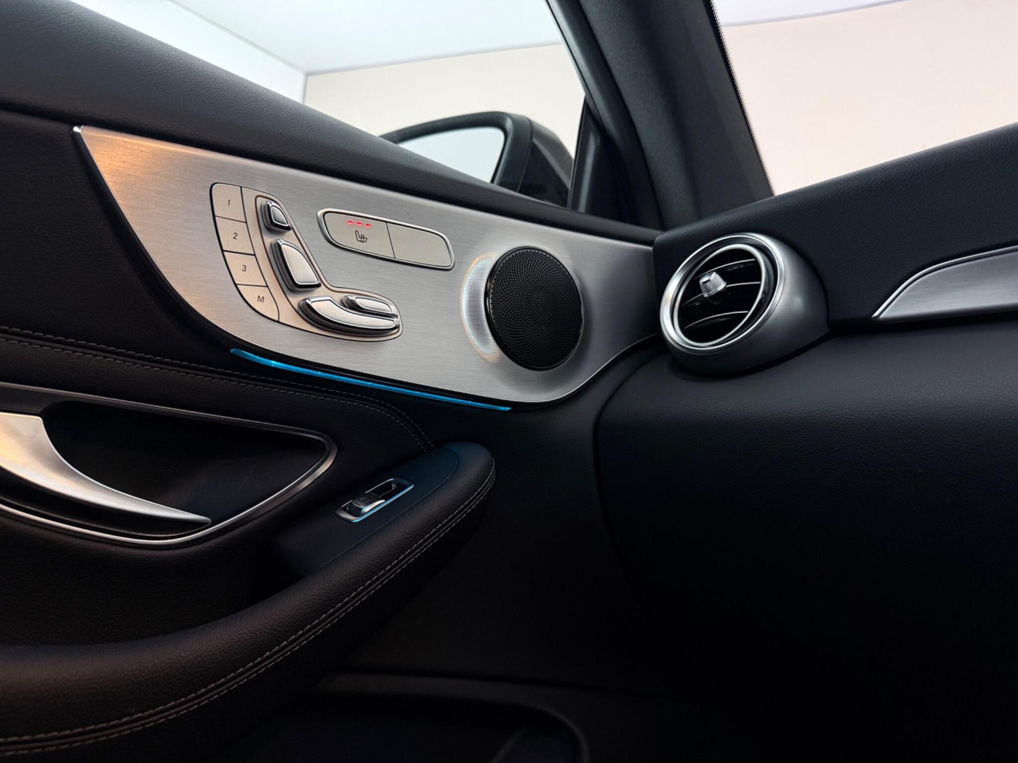 Mercedes-Benz C-Class view 22