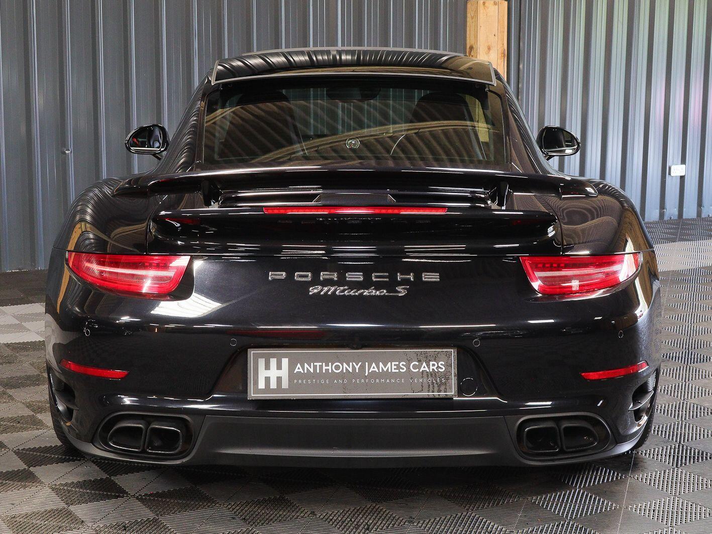 Porsche 911 view 16
