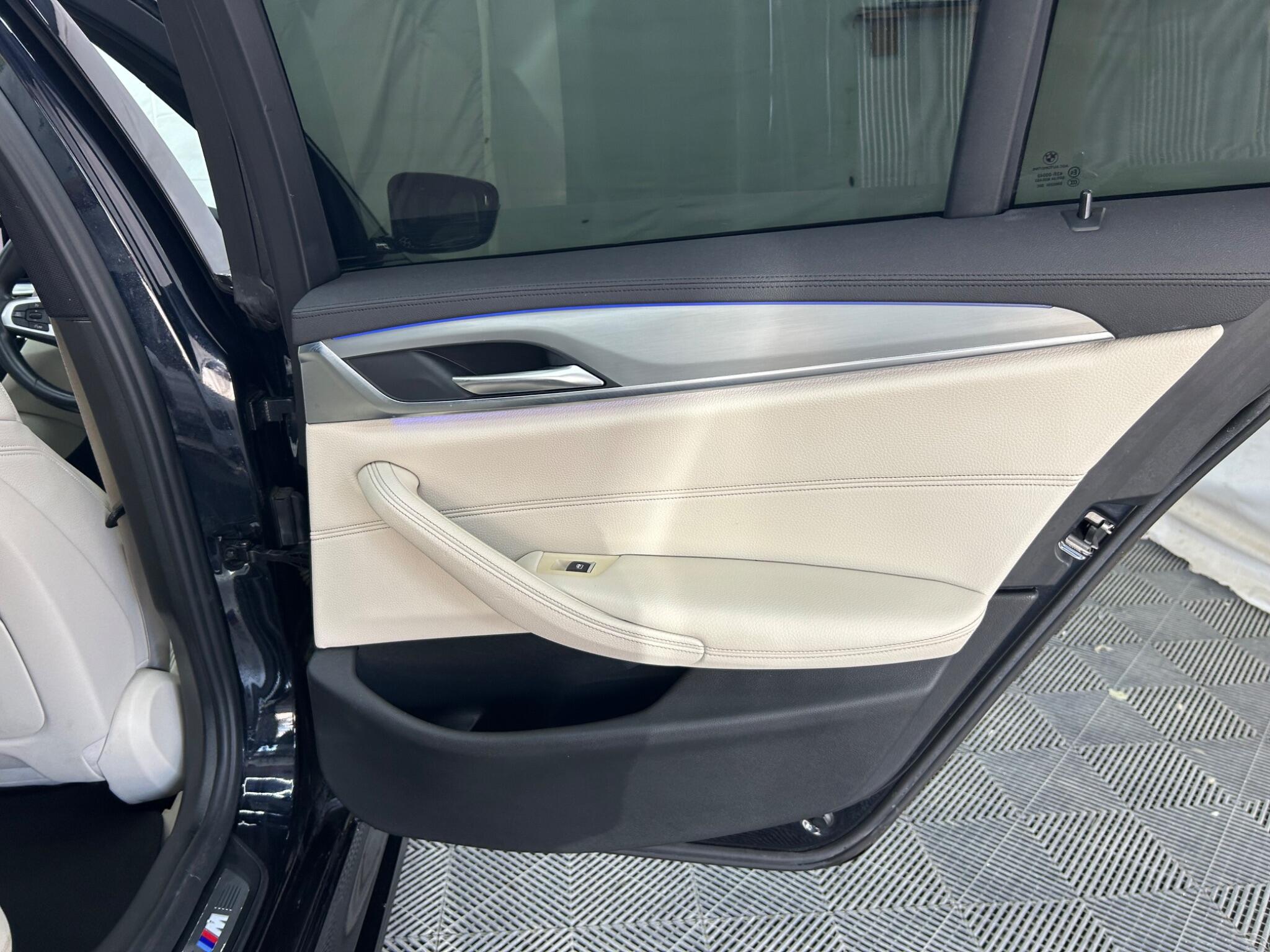 BMW 5 Series view 30