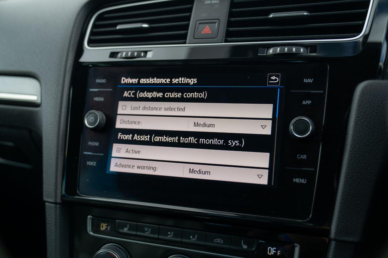 Volkswagen Golf view 70