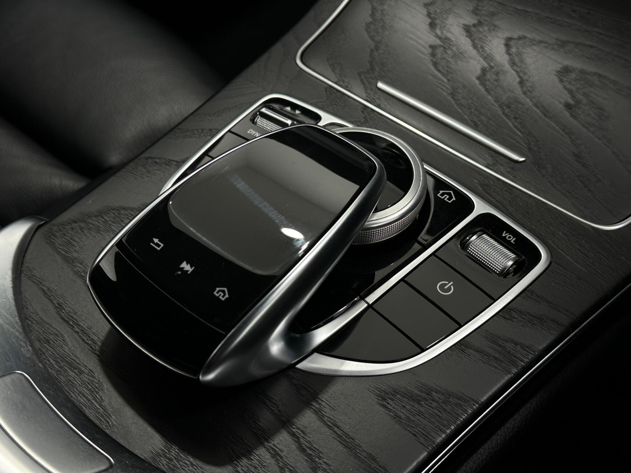 Mercedes-Benz C-Class view 22