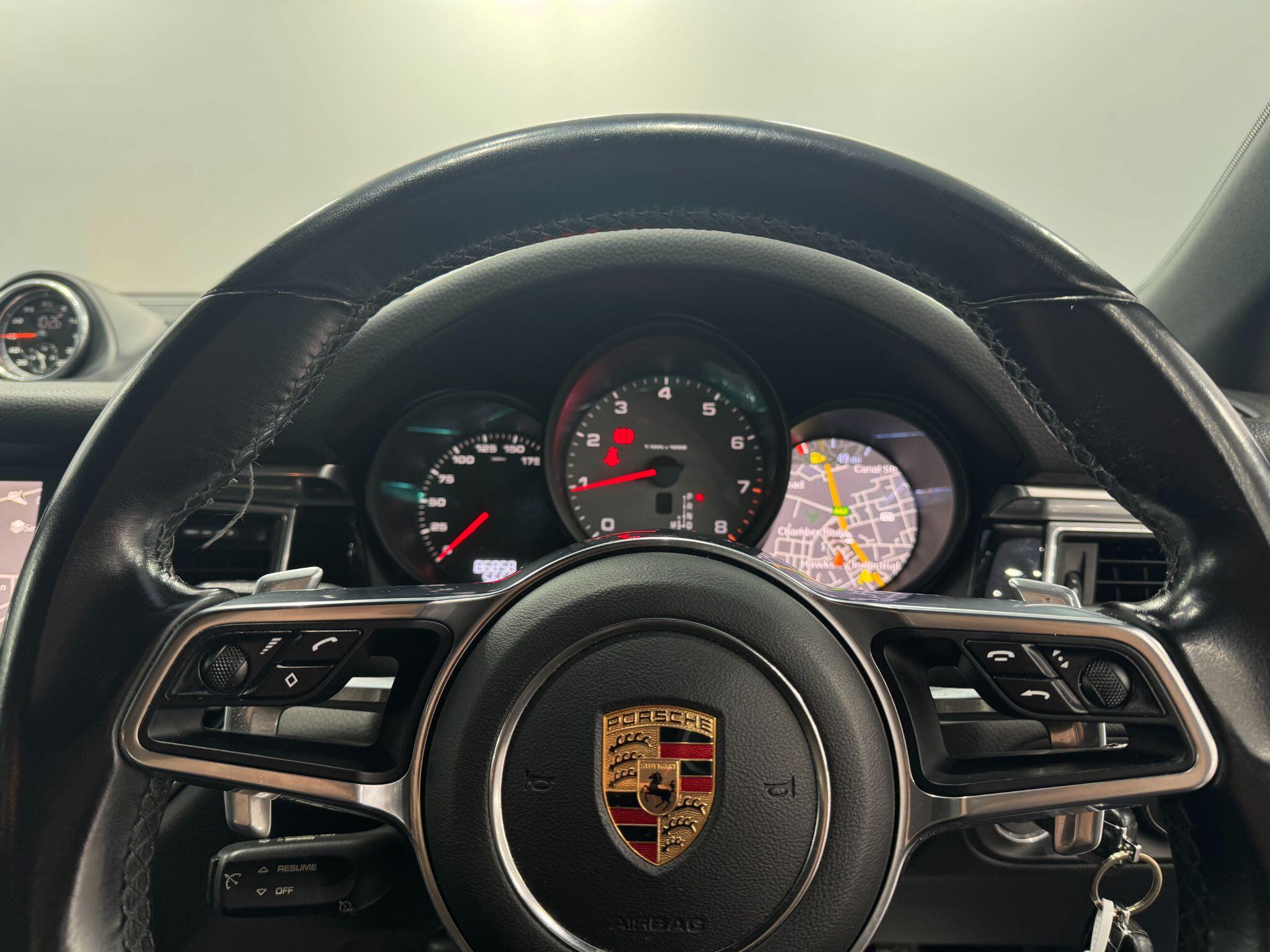 Porsche Macan view 44