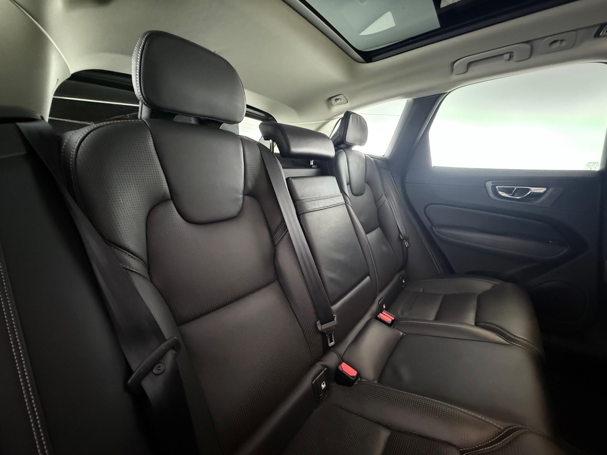 Volvo XC60 view 35