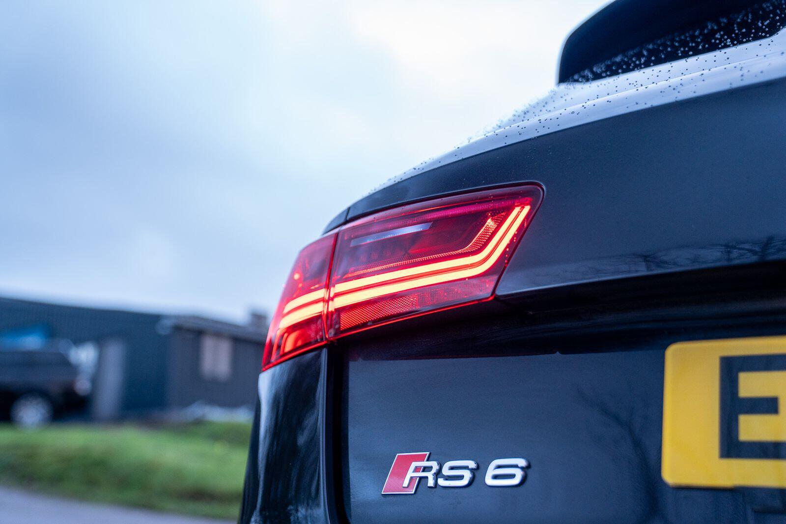 Audi RS6 Avant view 17