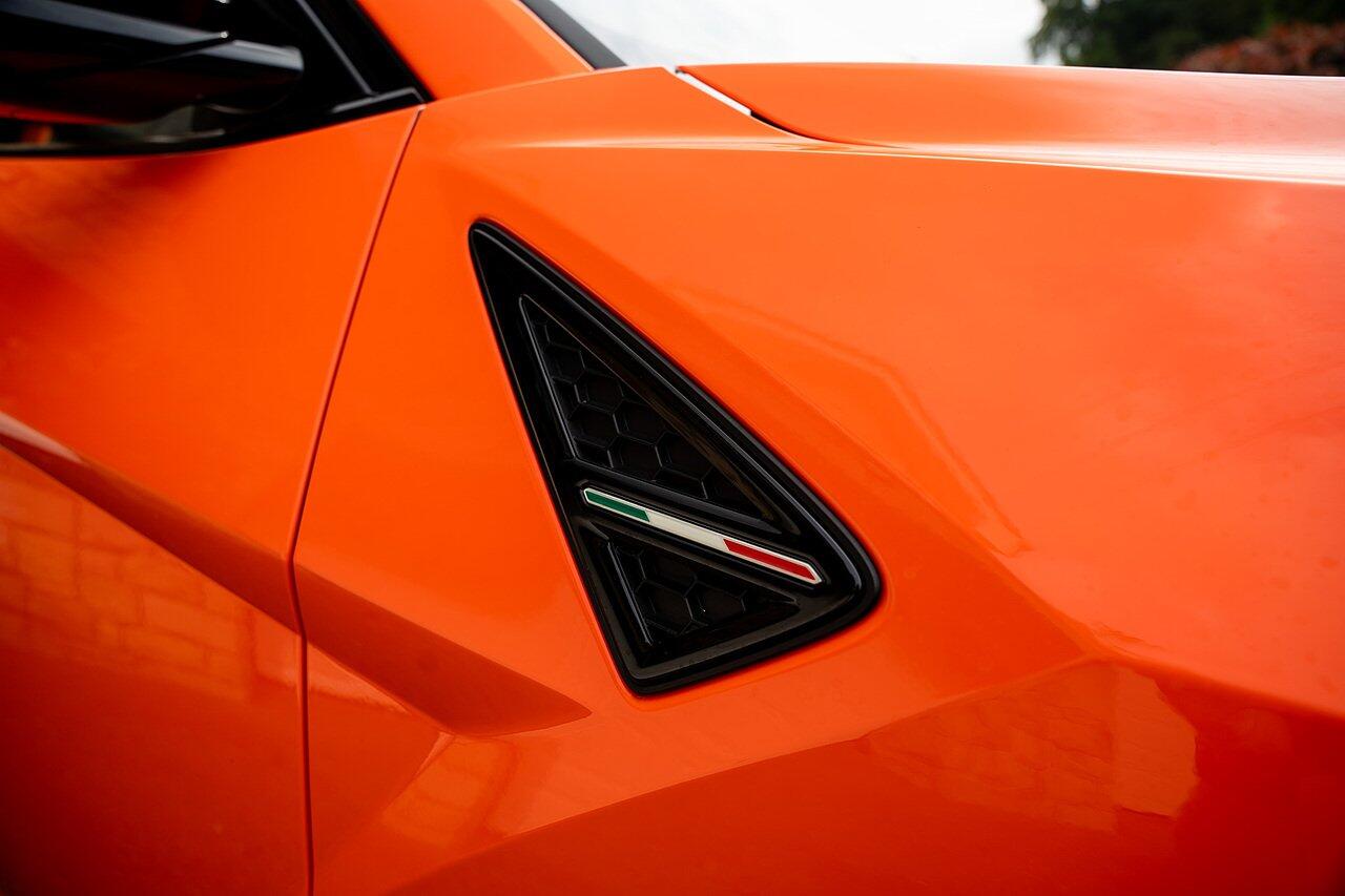 Lamborghini Urus view 33