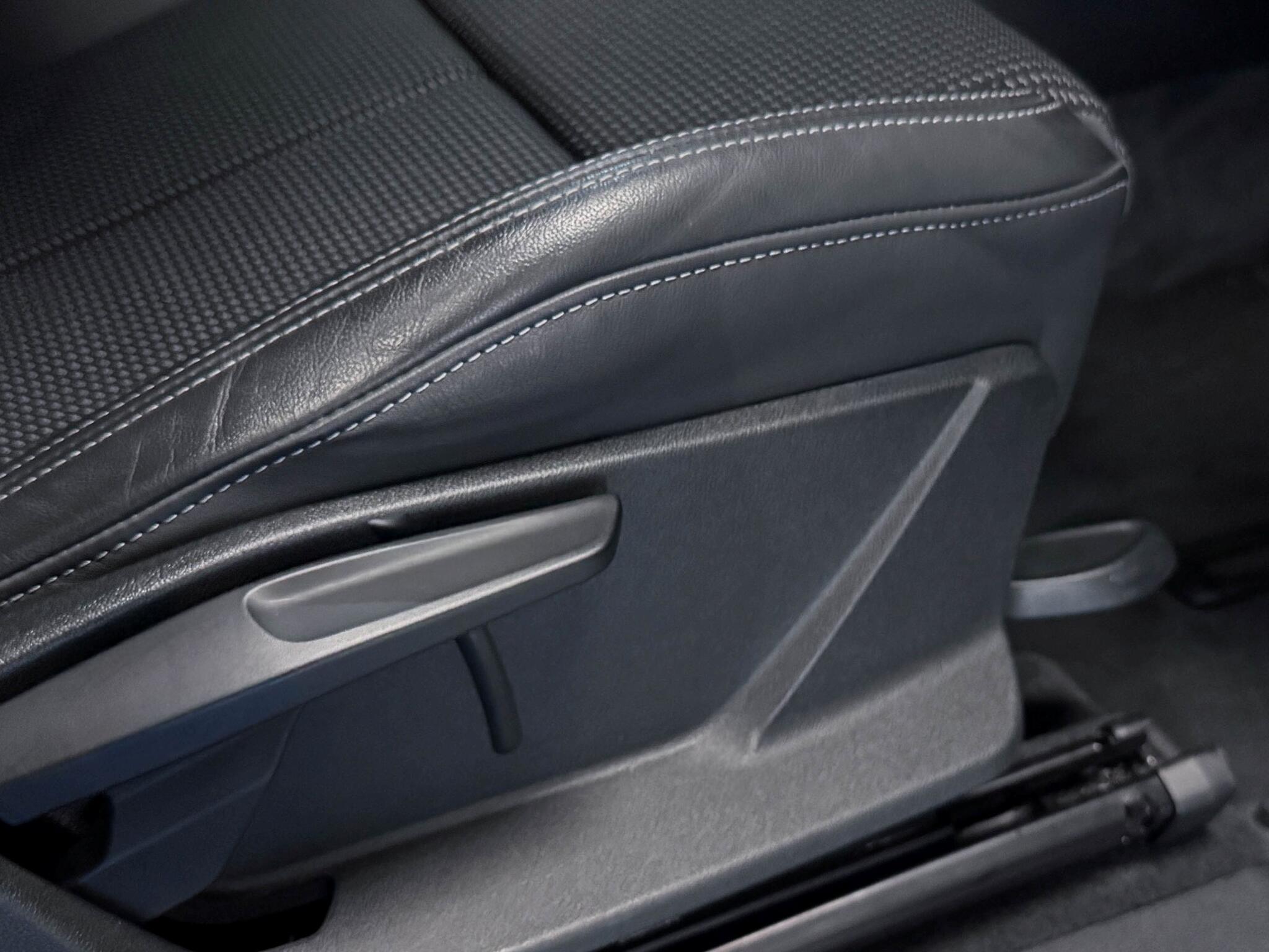 Audi Q3 view 28