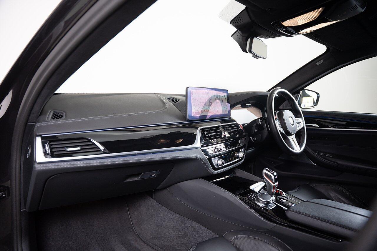 BMW M5 view 19