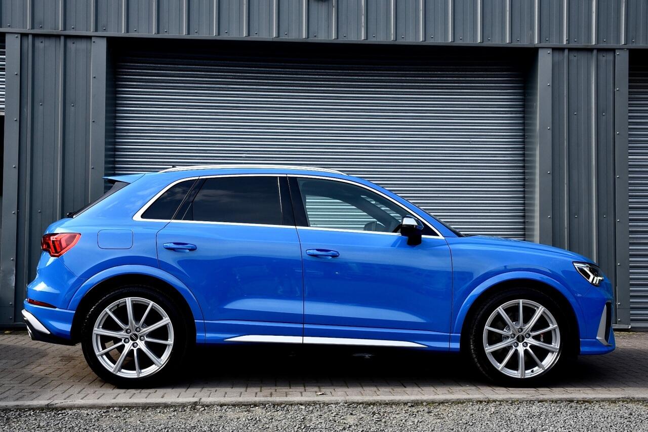 Audi RS Q3 view 12