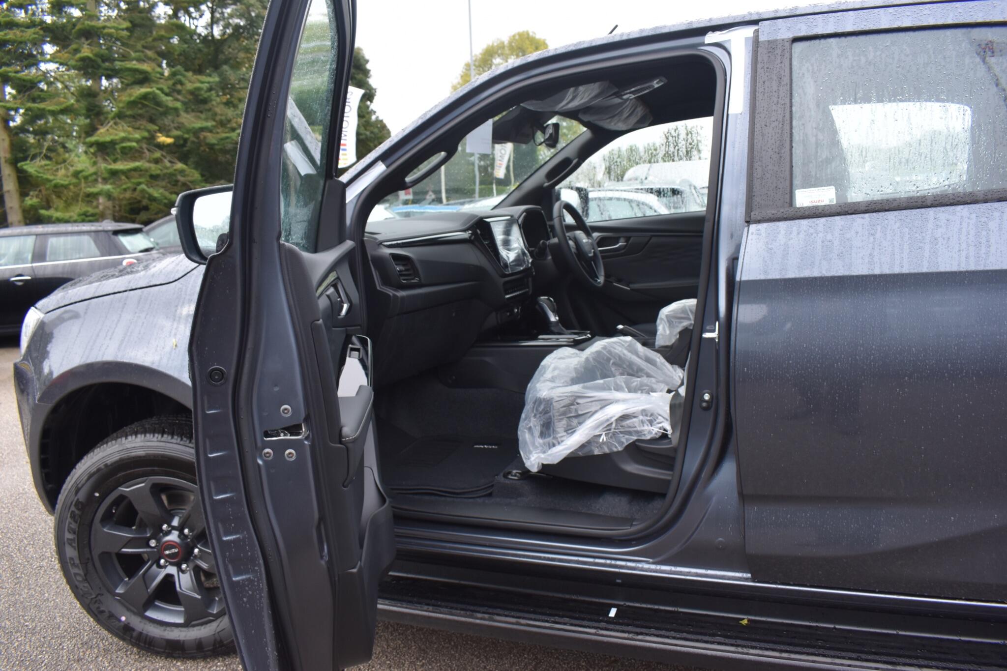 D-Max - 1.9 TD V-Cross Auto 4WD Euro 6 (s/s) 4dr - Image 4
