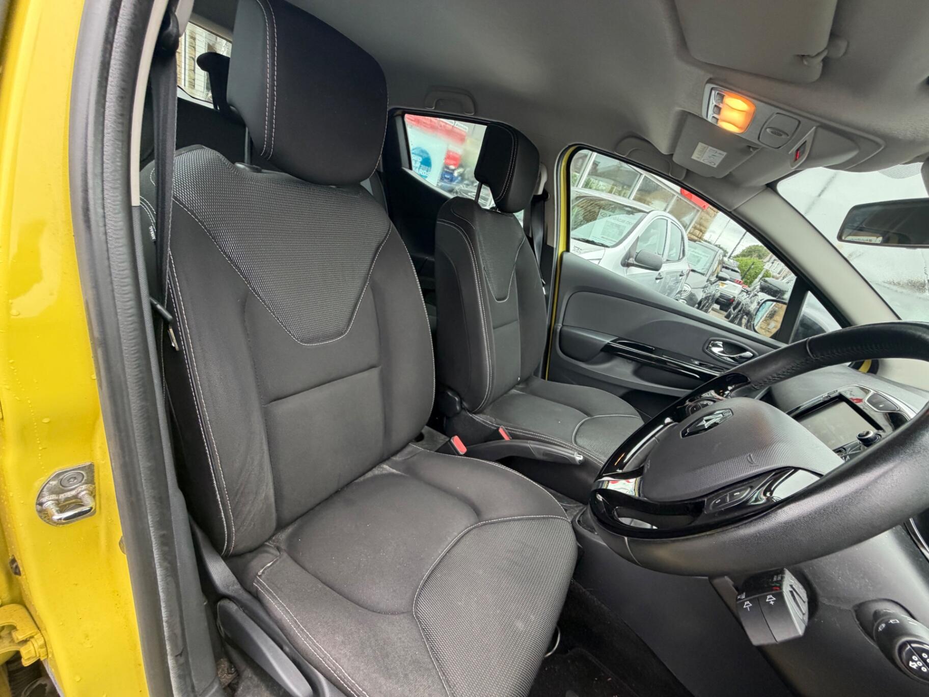 Renault Clio view 15