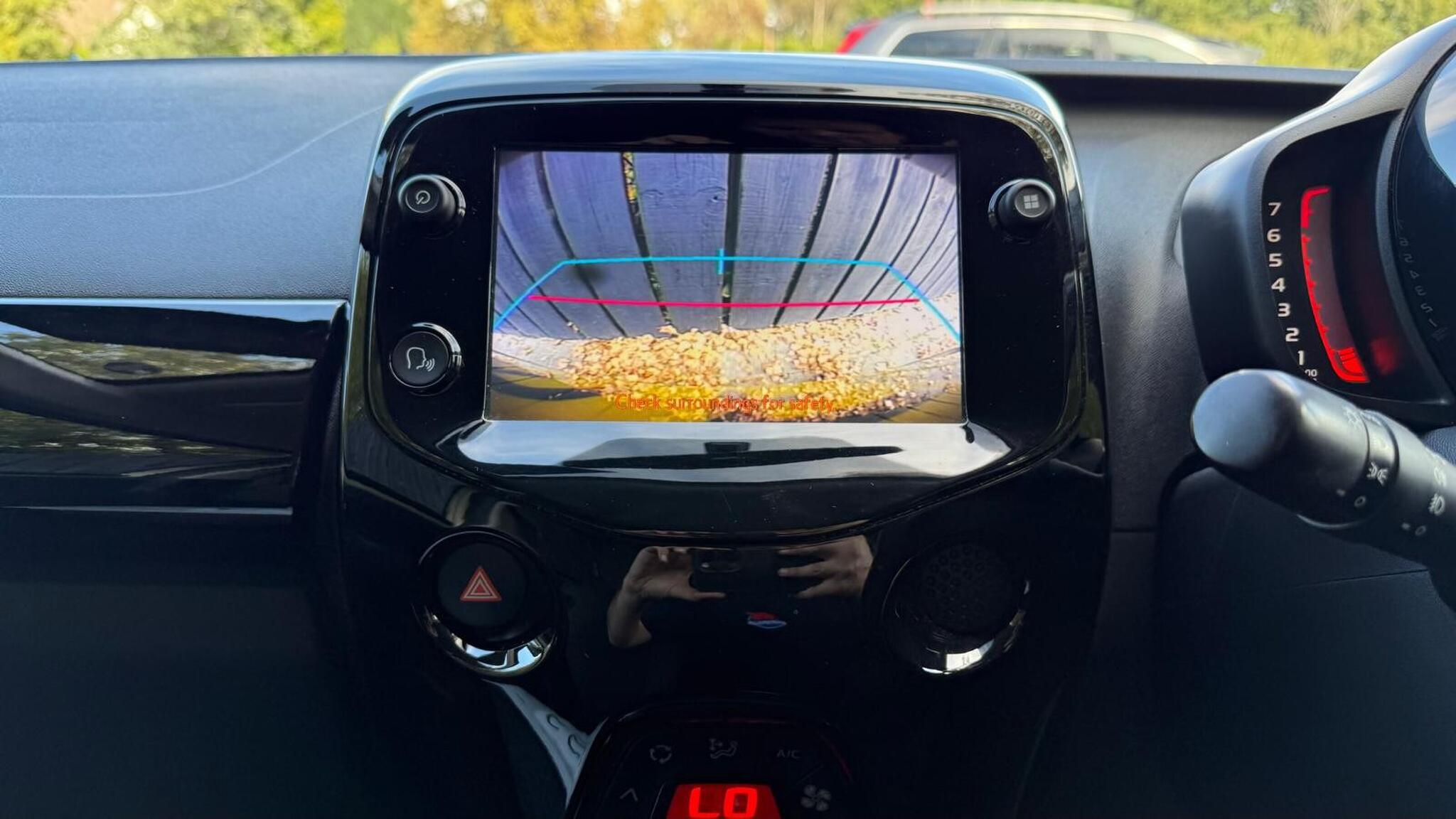 Peugeot 108 view 17